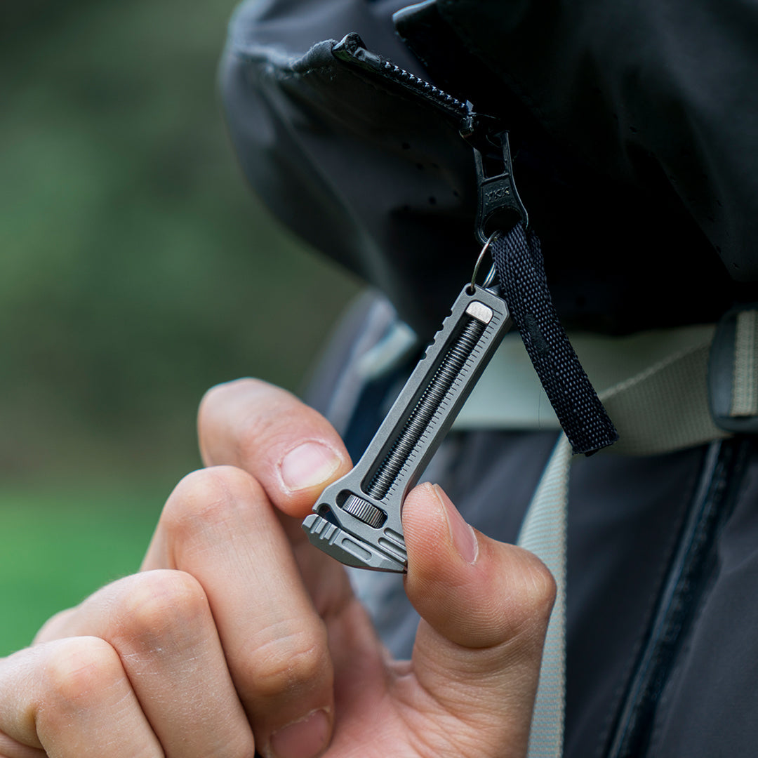 TiSpanner Refinado: una Multiherramienta Compacta de Titanio siempre al alcance