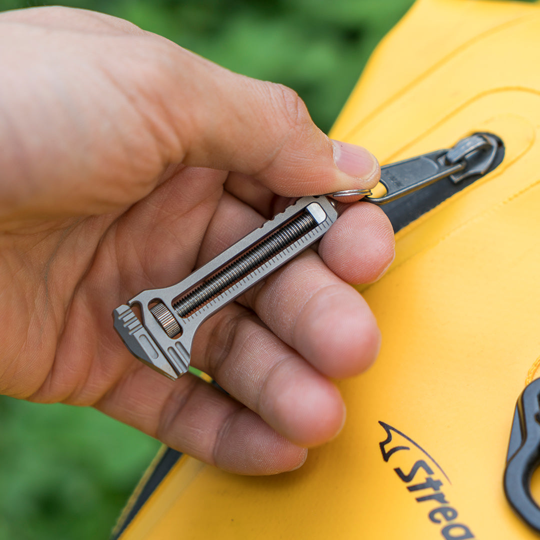 TiSpanner Refinado: una Multiherramienta Compacta de Titanio siempre al alcance