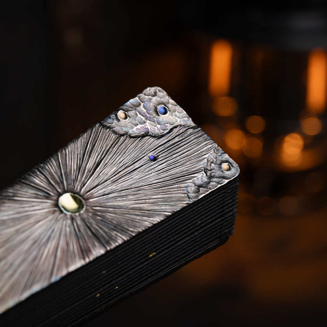 【Reserva】BuRan: Abanico plegable de titanio con meteorito de obsidiana