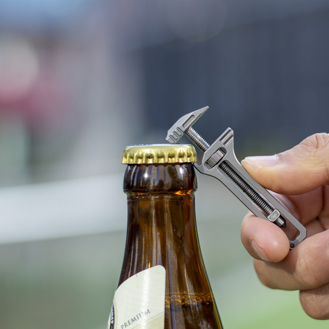 TiSpanner Refinado: una Multiherramienta Compacta de Titanio siempre al alcance