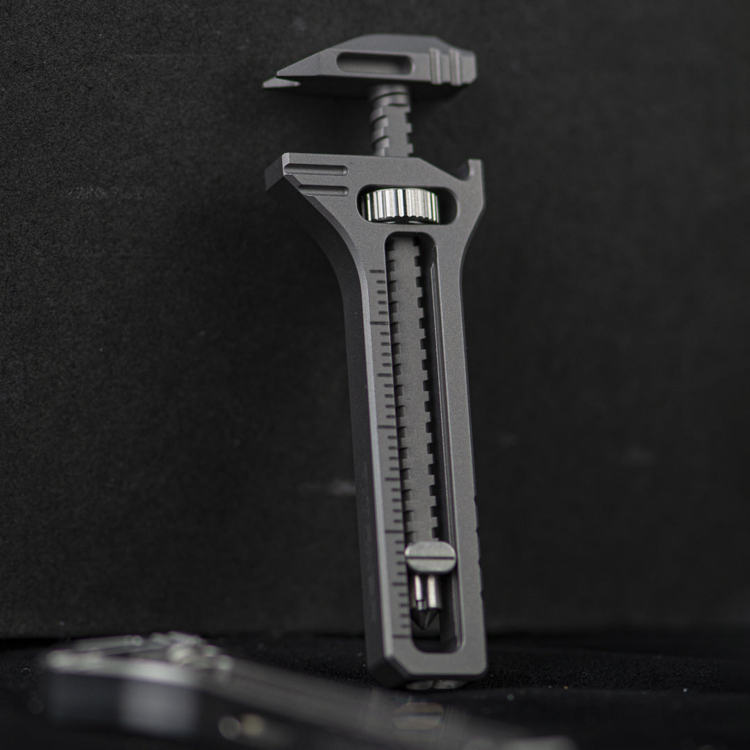 TiSpanner Refinado: una Multiherramienta Compacta de Titanio siempre al alcance