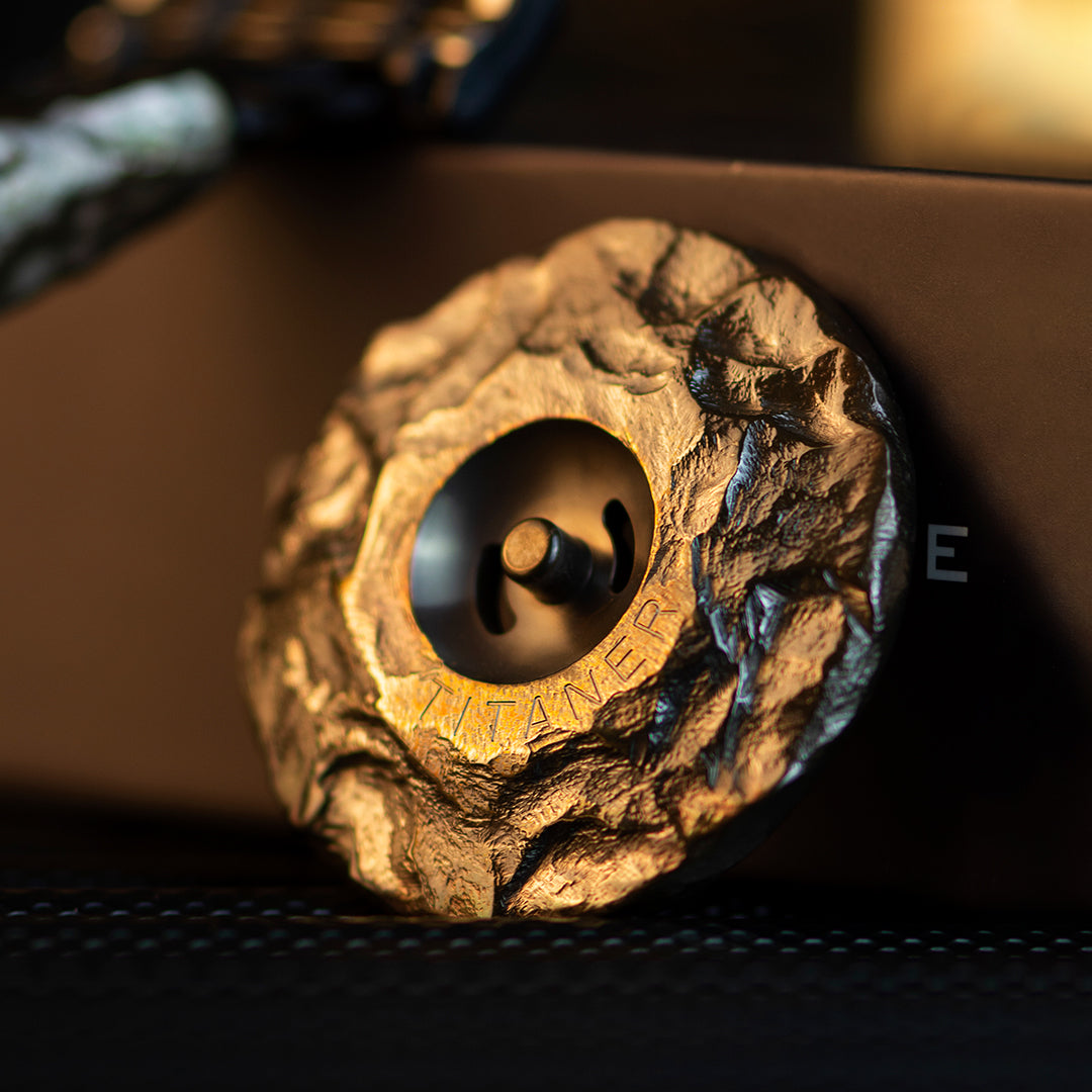 Stone-Sculpted Titanium 3-layer Razor