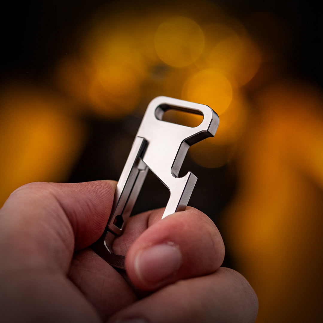 Abrebotellas de Titanio con Mosquetón