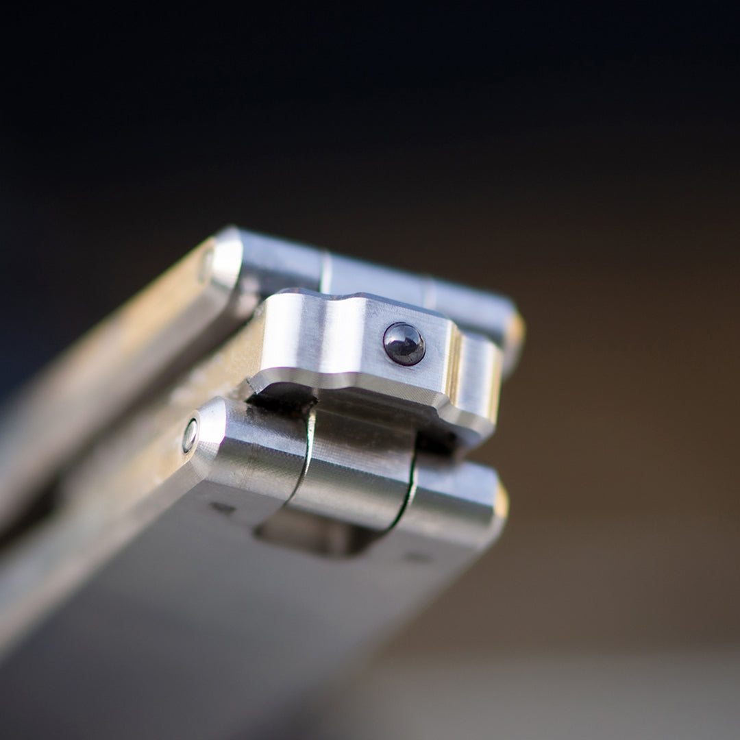 Tissaw: Sierra de mano plegable de titanio