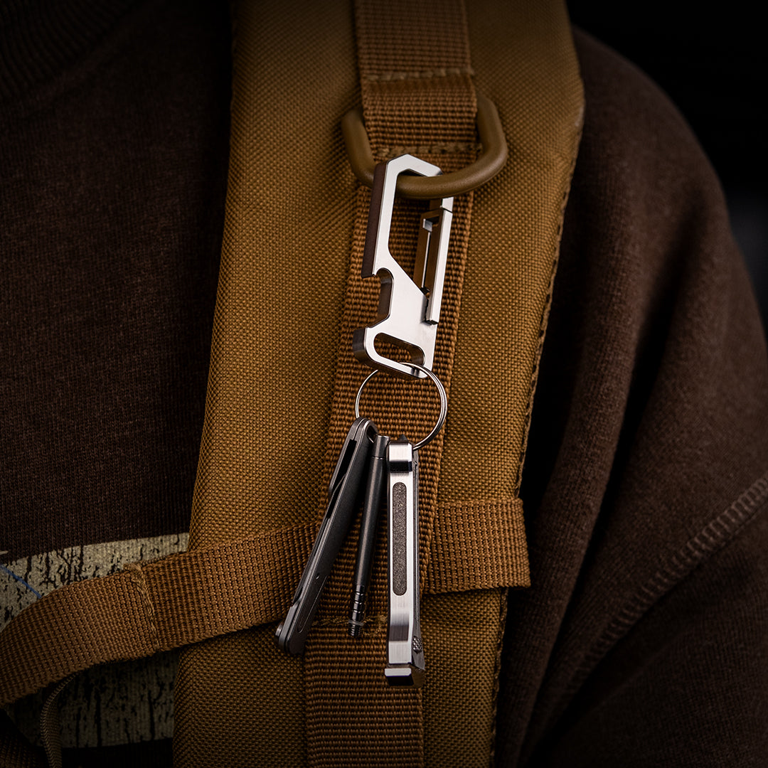 Abrebotellas de Titanio con Mosquetón