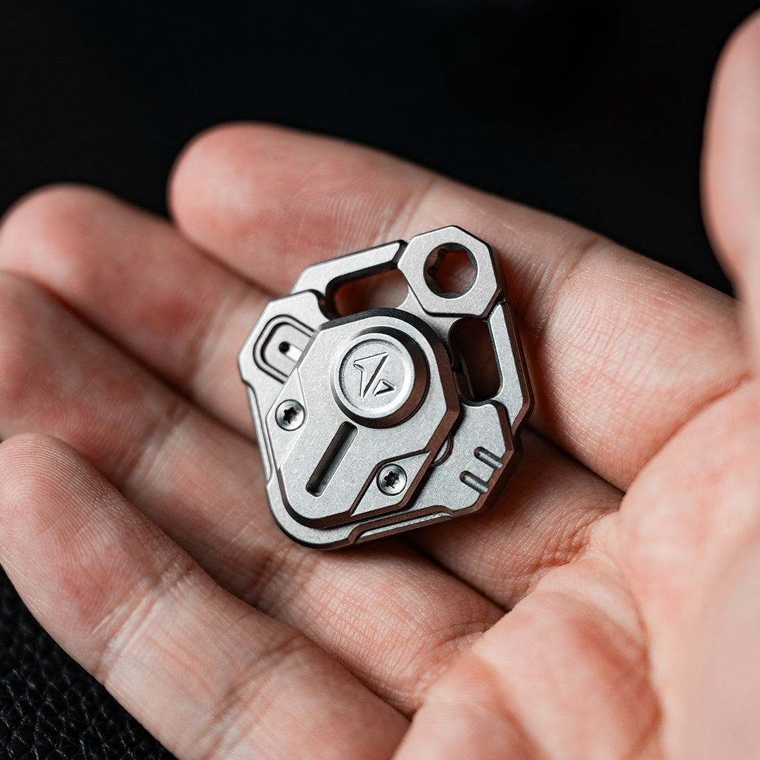 Trident: 3-Level Titanium Zipper Lock