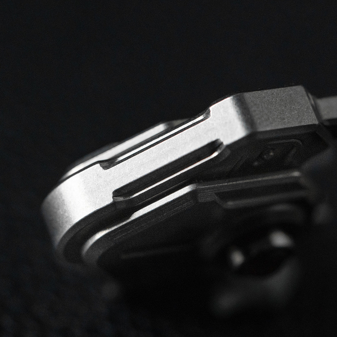 Trident: 3-Level Titanium Zipper Lock