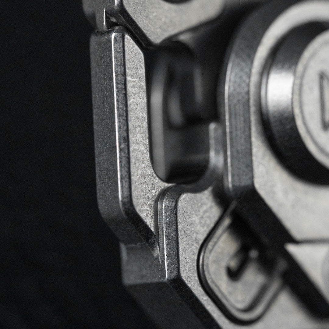 Trident: 3-Level Titanium Zipper Lock