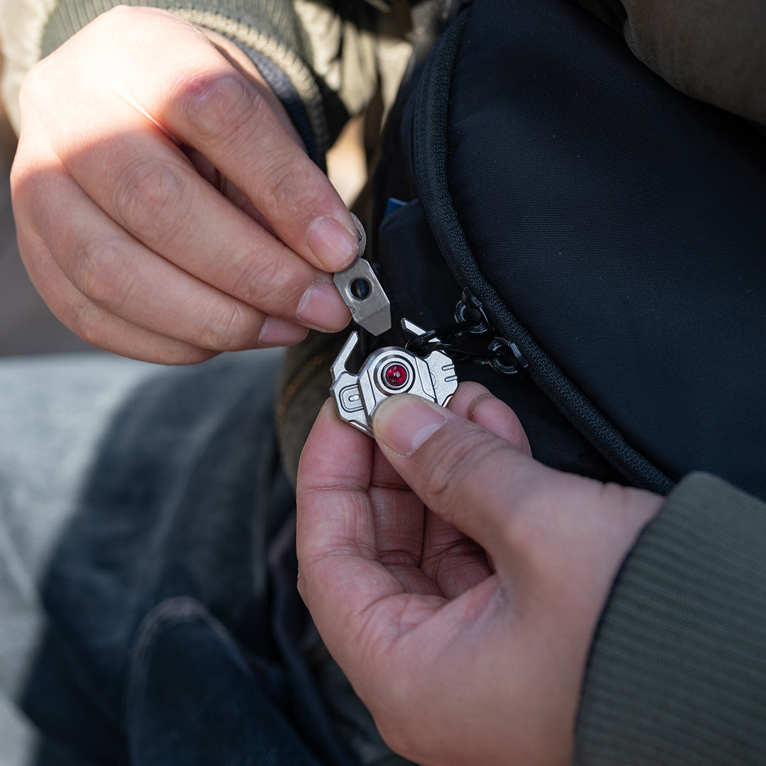 Trident: 3-Level Titanium Zipper Lock