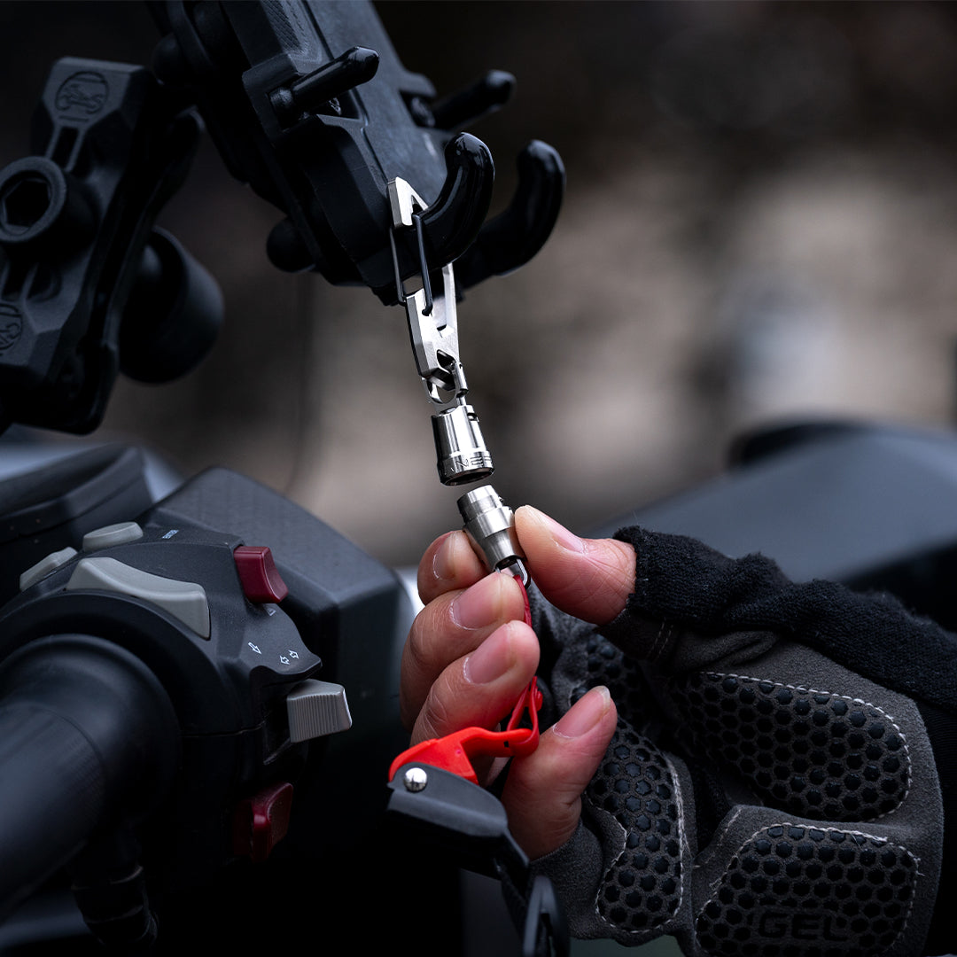 Tinexus: Quick-Release EDC Carry System