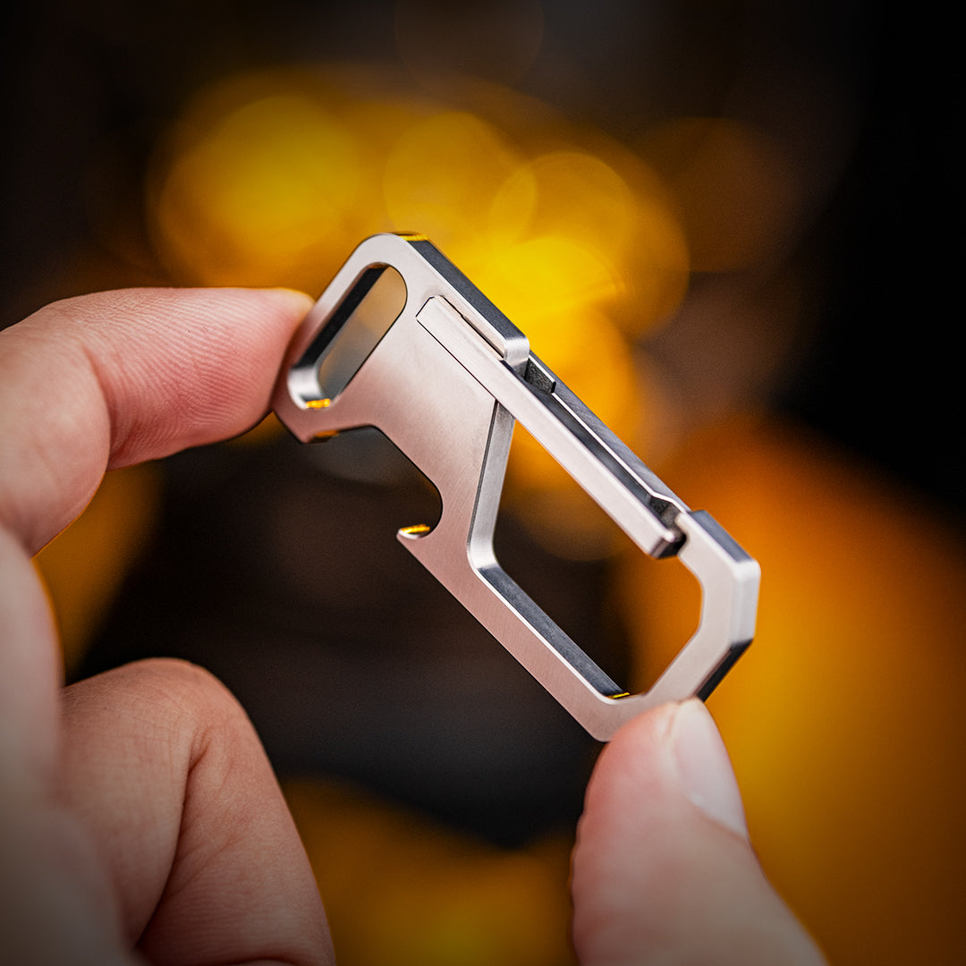 Abrebotellas de Titanio con Mosquetón