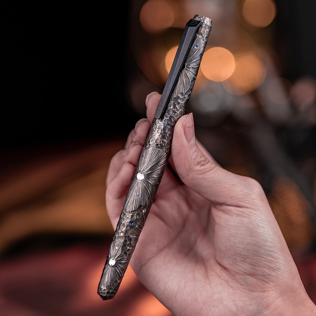 Pluma estilográfica de titanio Obsidian Meteor 