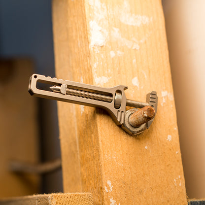 TiSpanner Refinado: una Multiherramienta Compacta de Titanio siempre al alcance