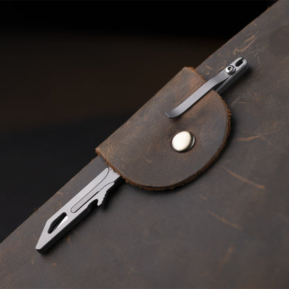Llave utilitaria de titanio con cuchillo