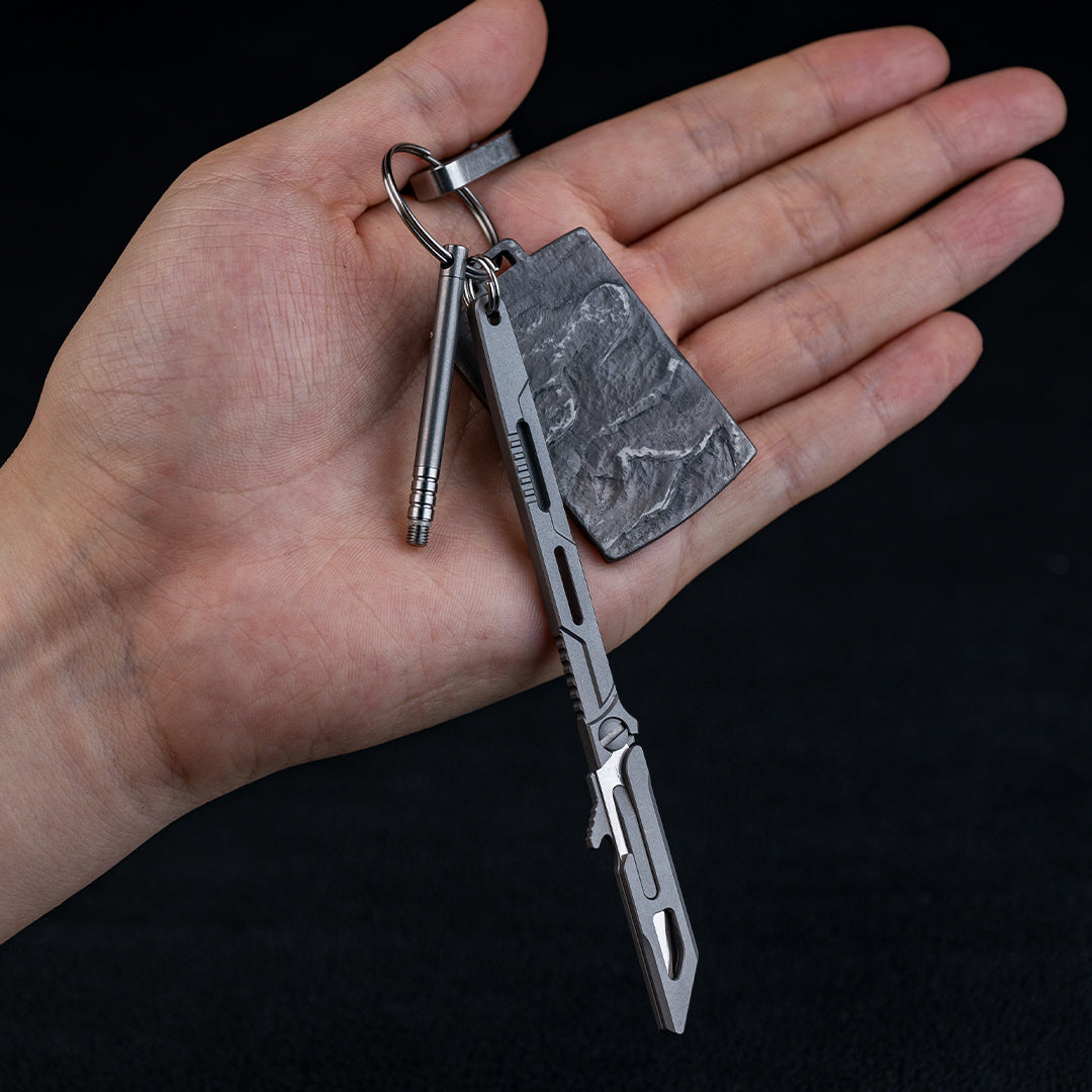 Llave utilitaria de titanio con cuchillo