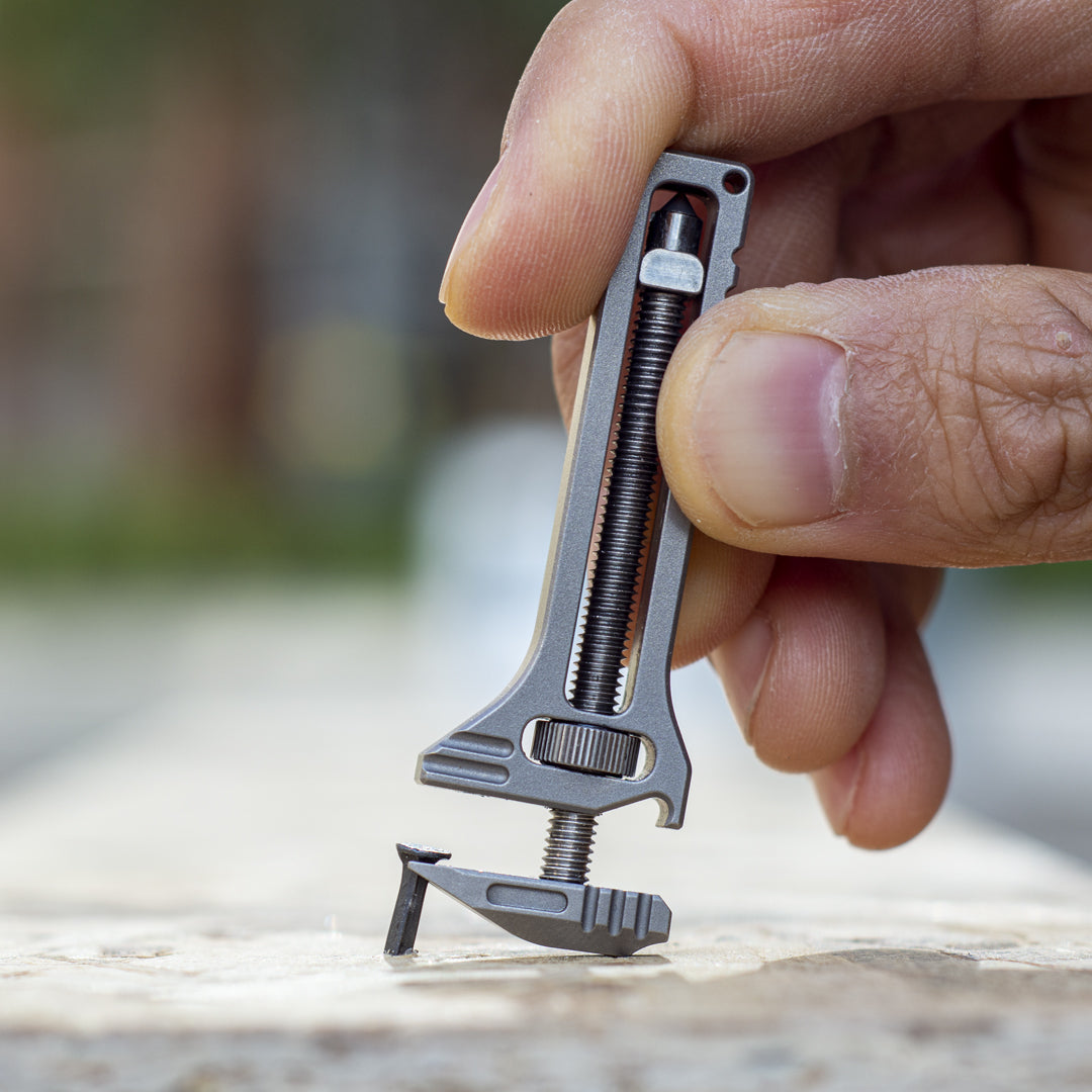 TiSpanner Refinado: una Multiherramienta Compacta de Titanio siempre al alcance