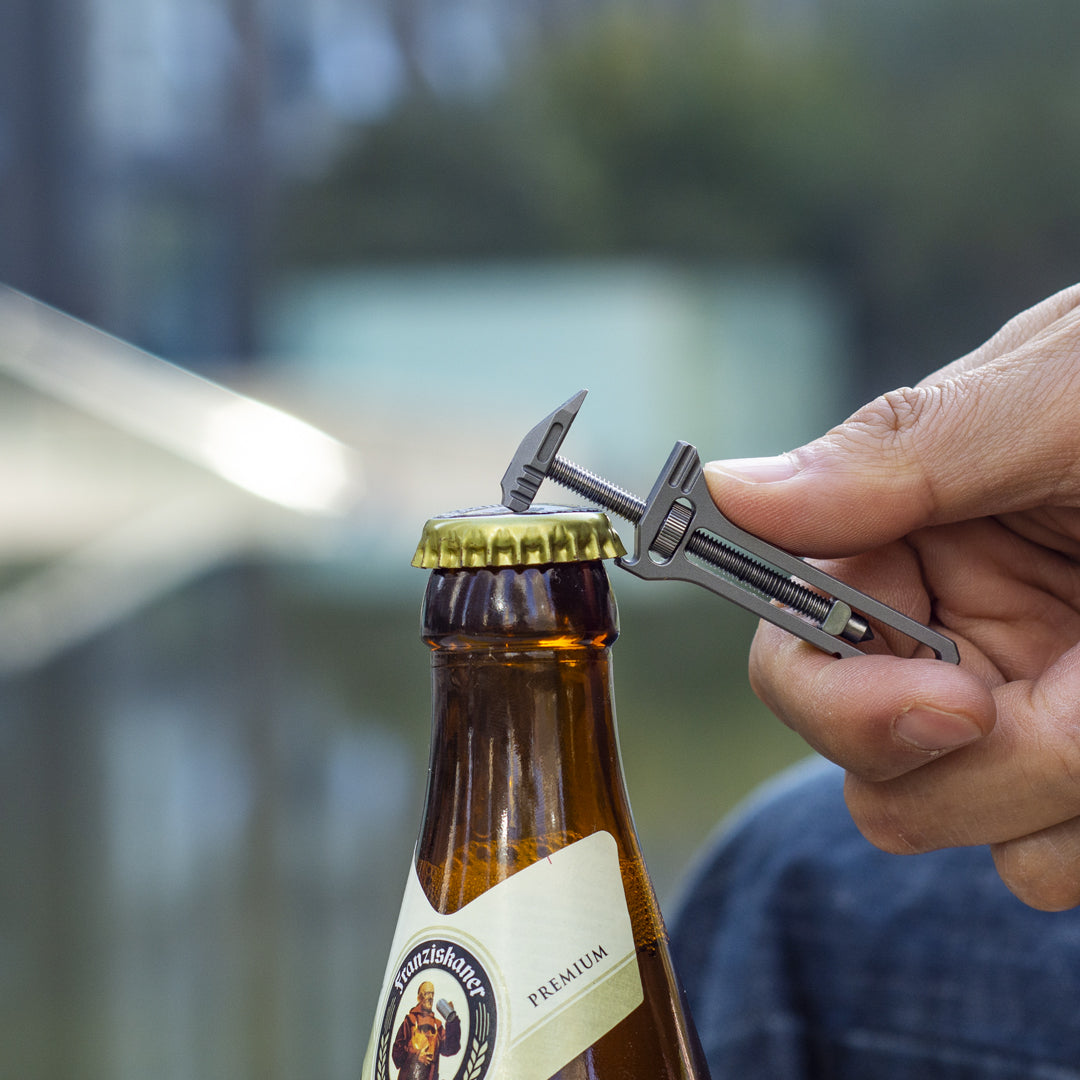 TiSpanner Refinado: una Multiherramienta Compacta de Titanio siempre al alcance