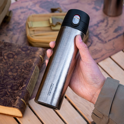 Doppelwandige Thermosflasche aus Titan 