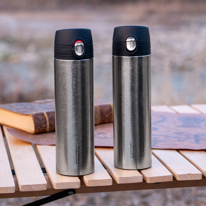 Doppelwandige Thermosflasche aus Titan 