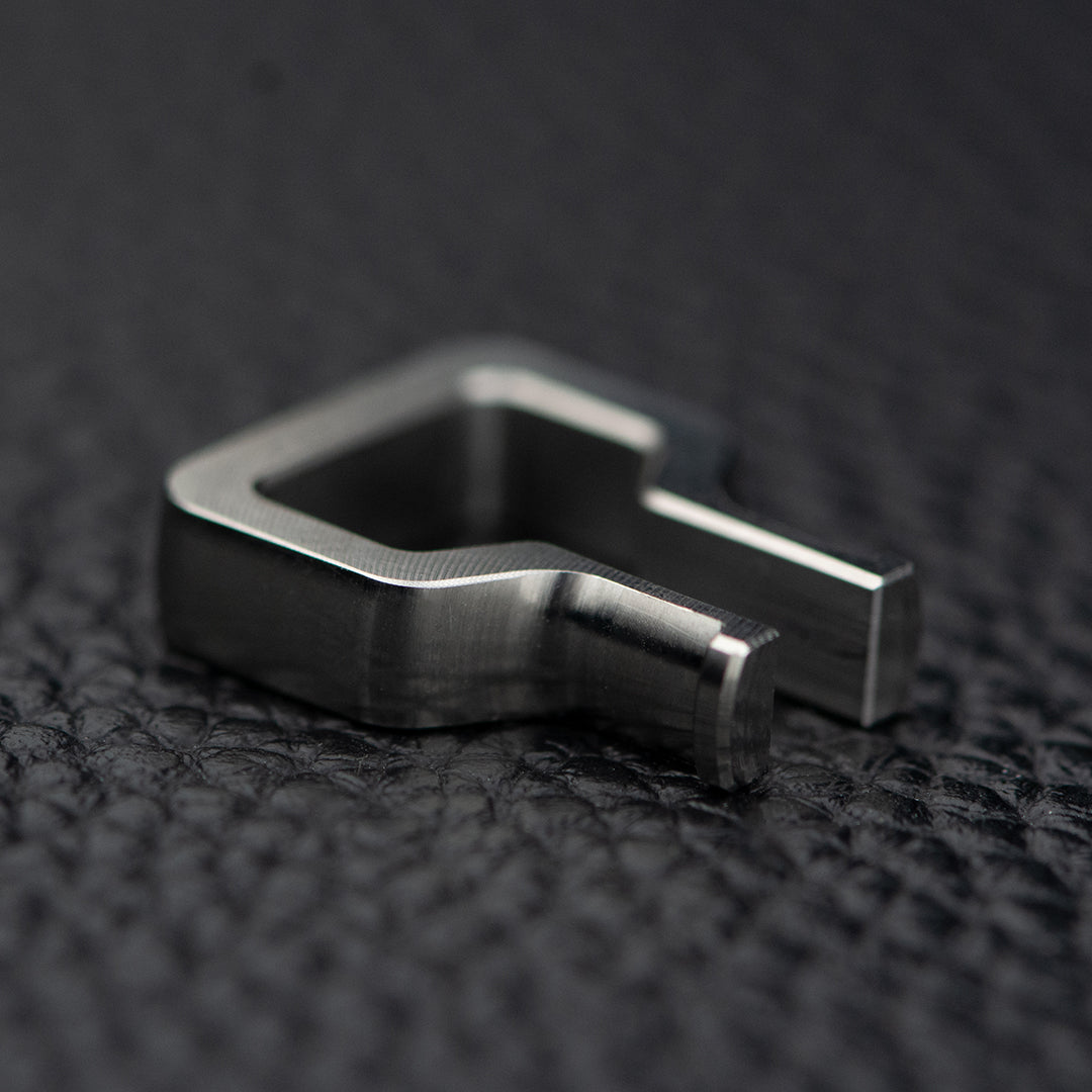 Tinexus: Quick-Release EDC Carry System