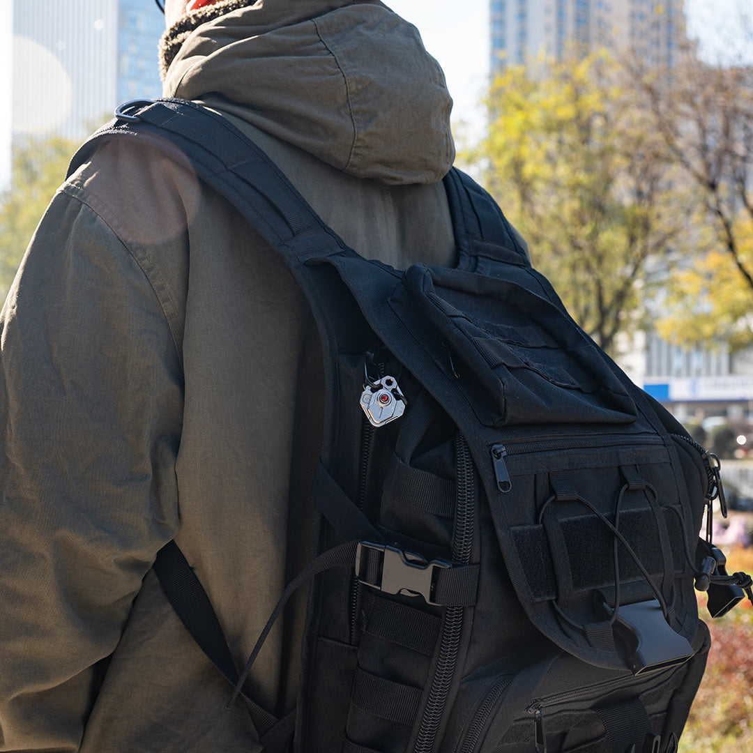 Trident: 3-Level Titanium Zipper Lock