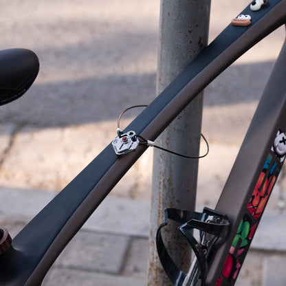 Trident: 3-Level Titanium Zipper Lock