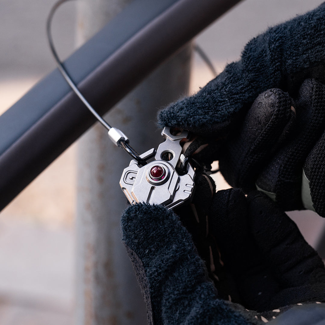 Trident: 3-Level Titanium Zipper Lock