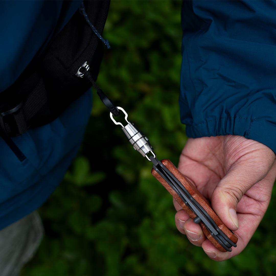 Tinexus: Quick-Release EDC Carry System